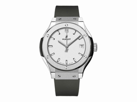 Hublot 581.nx.2611.rx Classic Fusion Quartz Titanium 33mm Mens Hublot