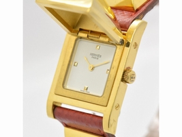 Hermes Medor ME1.210 Gold Plated and Leather Red Stamp 23mm Womens Hermes